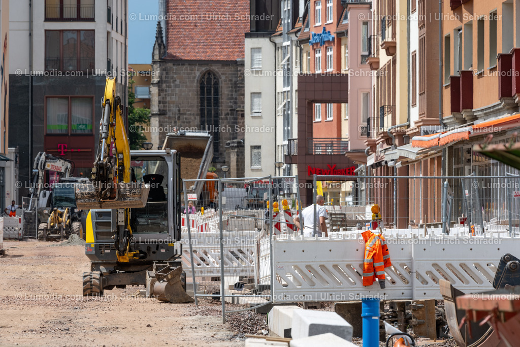 10049-13571 - Breiter Weg in Halberstadt | Stockfoto und Bilderpool mit Bildmaterial aus Deutschland, dem Harz, Halberstadt, Quedlinburg, Wernigerode und weltweit. Qualitativ hochwertige und professionelle Fotos anschauen und kaufen. - Realisiert mit Pictrs.com