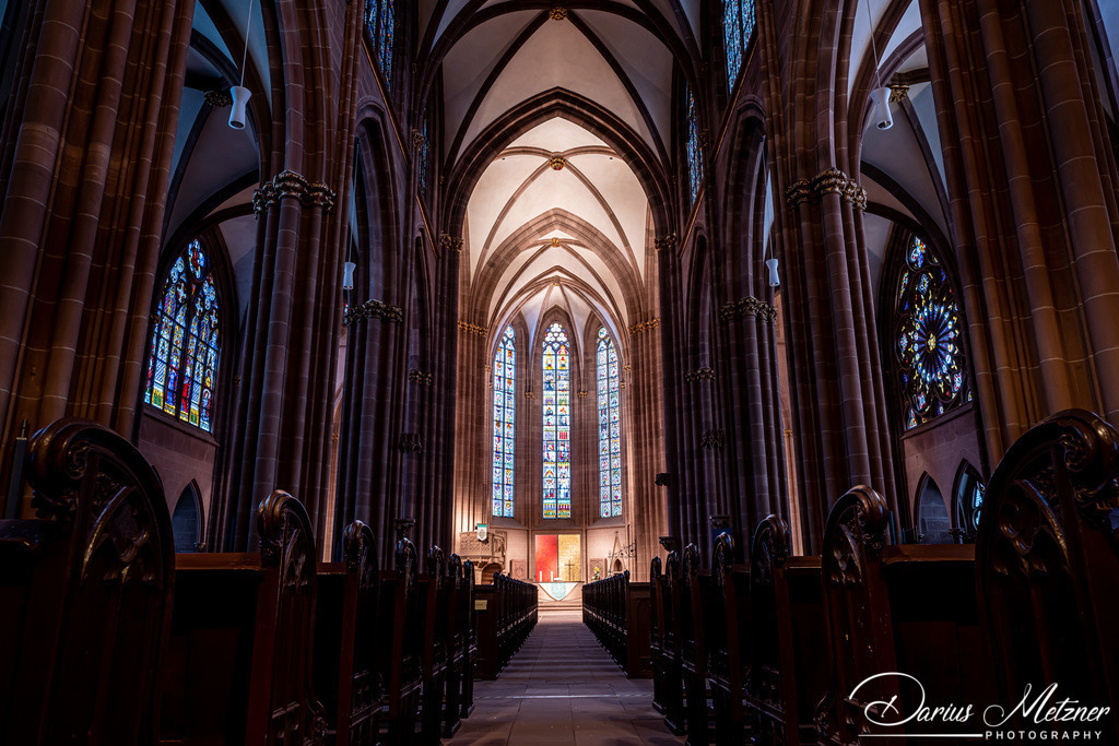 Katharinenkirche in Oppenheim | Die imposante Katharinenkirche in Oppenheim gilt als eine der bedeutendsten gotischen Kirchen am Rhein. Ihre Errichtung erfolgte in mehreren Bauabschnitten im 13., 14. und 15. Jahrhundert. Heute ist sie eine der schönsten Sehenswürdigkeiten in Rheinhessen.