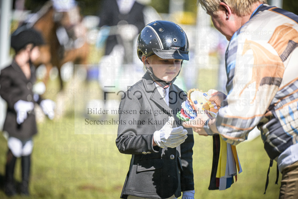 DOS_0508 | Entdecke hochwertige Reitturnierfotos von Foto Oger. Professionell, emotional und authentisch – jetzt Lieblingsmomente im Shop bestellen.Deutschlandweite Turnierfotografie. - Realisiert mit Pictrs.com