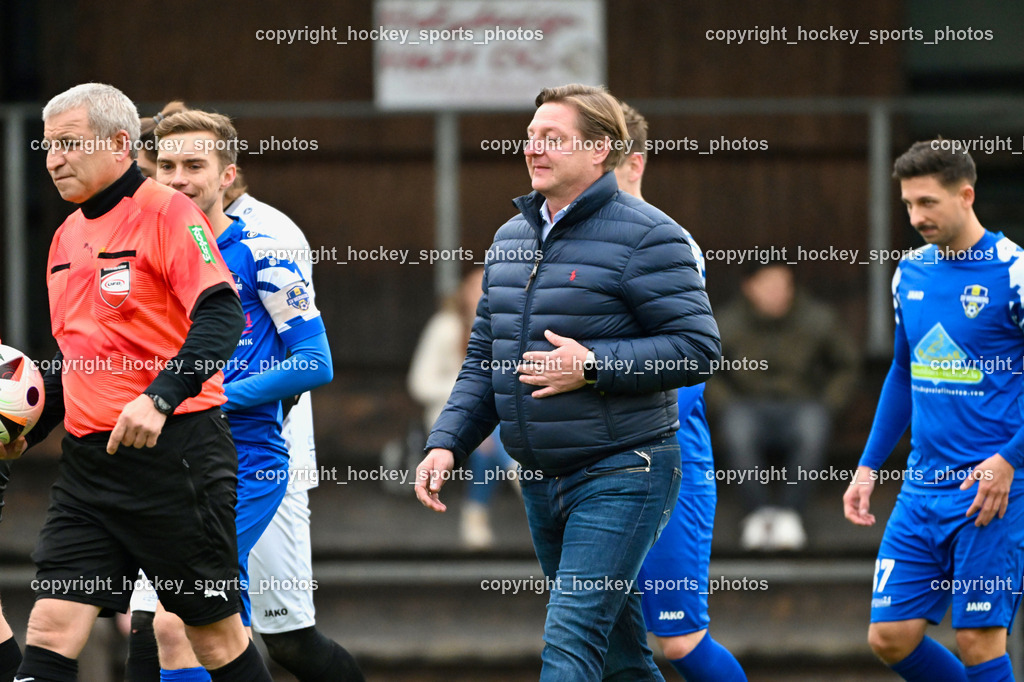 MSC Magdalen vs. SV Wernberg | #8 Christian Ulbing SV Wernberg, Villacher Bürgermeister Günther Albel, Alfons Tschematschar Referee, MSC Magdalen vs. SV Wernberg, MSC Magdalen vs. SV Wernberg am 10.11.2024 in Magdalen (Sportplatz Magdalen), Austria, (Photo by Bernd Stefan)