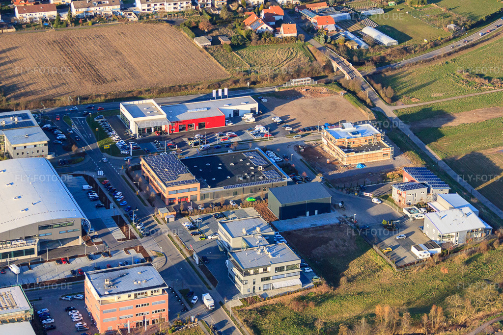 Luftbild: Industriegebiet Otto-Hahn-Straße mit Citroen Landau : Fischer Kraftfahrzeuge GmbH, DAS FUTTERHAUS - Landau im Ortsteil Queichheim in Landau im Bundesland Rheinland-Pfalz in Deutschland. Foto: IMG_62447.jpg vom 24.02.2014 durch Werner Riehm/FLY-FOTO.deWWW.CITROEN-HAENDLER.DE