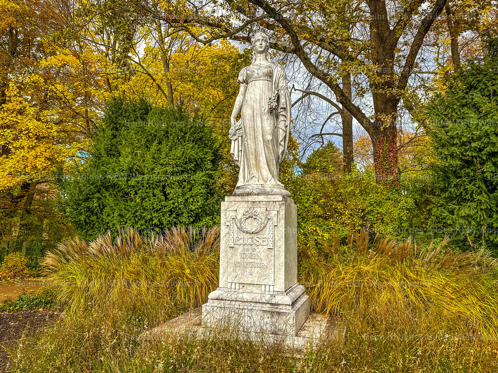 Magdeburg Sehenswürdigkeiten Königin Luise von Preußen Luisendenkmal-3884 | Königin Luise Denkmal im Geschwister-Scholl-Park Magdeburg - Realizado com Pictrs.com