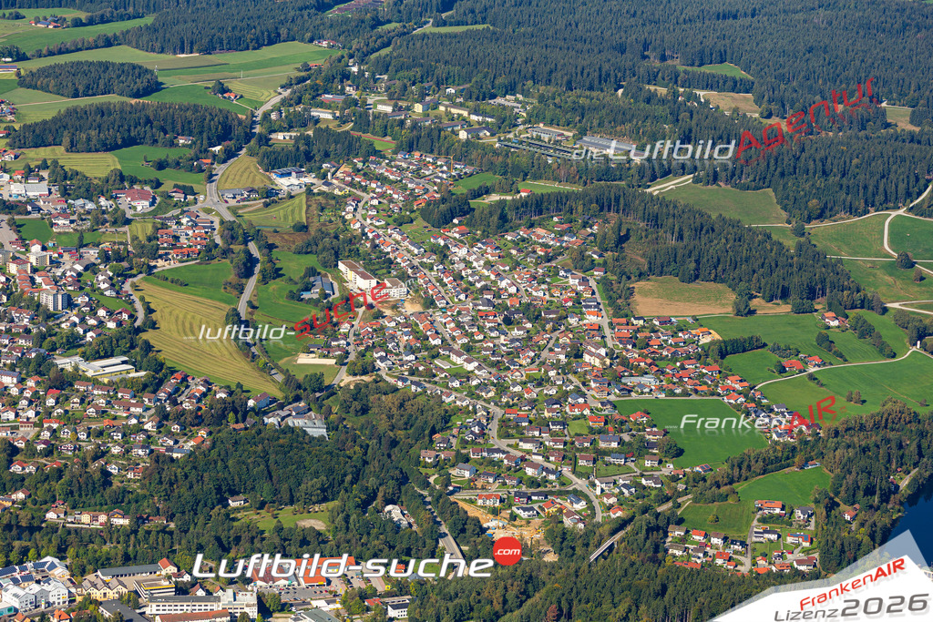 Das Luftbild der Stadt Regen wurde 2021 vom Flugzeug heraus erstellt (keine Drohne) Aufnahmehöhe ca.450 Meter- hohe Bildauflösung und Druck-Qualität garantiert!
