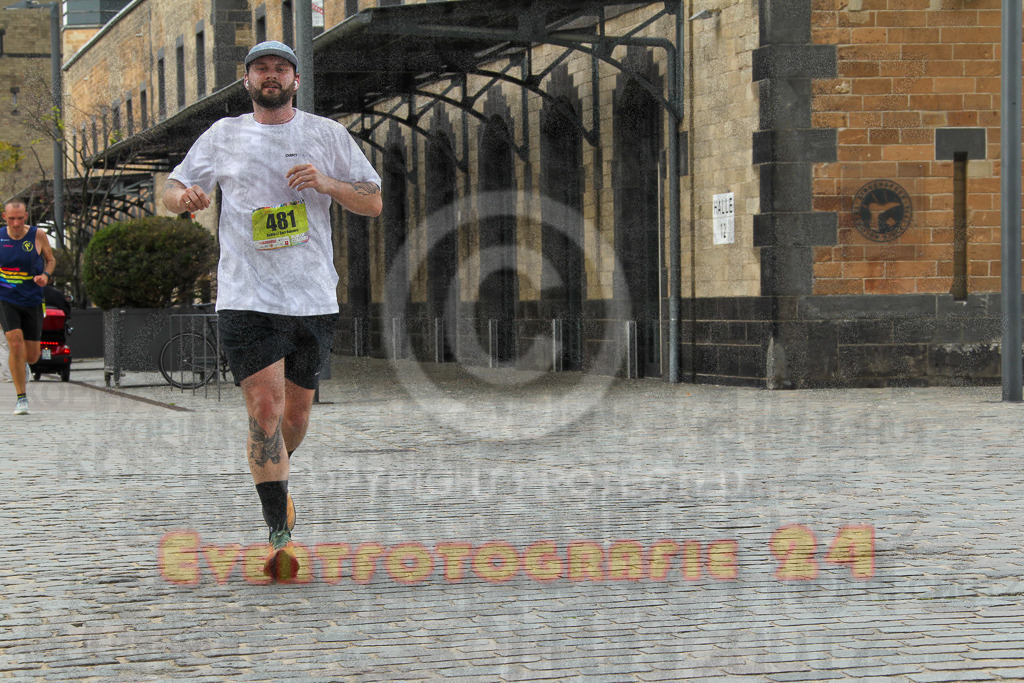 250920_1529_EV4_8927 | Sportfotografie im Rhein-Sieg Kreis, Köln, Bonn, NRW, Rheinland Pfalz, Hessen, etc. Unser Tätigkeitsfeld umfasst den Laufsport vom Volkslauf über den Marathon, Duathlon, Triathon bis zum Ultralauf wie Kölnpfad Ultra oder Schindertrail.