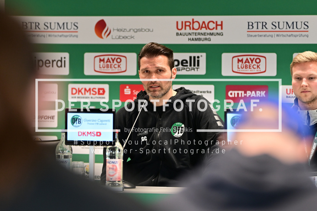 Fußball I Herren I Saison 2024-2025 I Regionalliga Nord I 25. Spieltag I VfB Lübeck - SSV Jeddeloh I 18016 | Guerino Capretti (Trainer, VfB Lübeck) - Realized with Pictrs.com