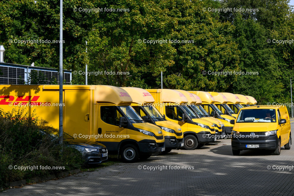 Deutschland_ Baden-Wuerttemberg_ Stuttgart_ 05.10.2025-12 | 05.10.2025, Deutschland, GER, Baden-Wuerttemberg, Stuttgart, im Bild Themenbild, DHL, Lieferwagen, Paketdienst, Logistik, Zustellung, Transport, gelbe Fahrzeuge, Flotte, Deutsche Post, Versand, Kurierdienst, Fuhrpark, Logistikzentrum, Parkplatz, Lieferfahrzeuge, Zustellservice, Paketzustellung, Logistikunternehmen, Transportwesen, Fahrzeugaufstellung, Feature, Symbolbild 