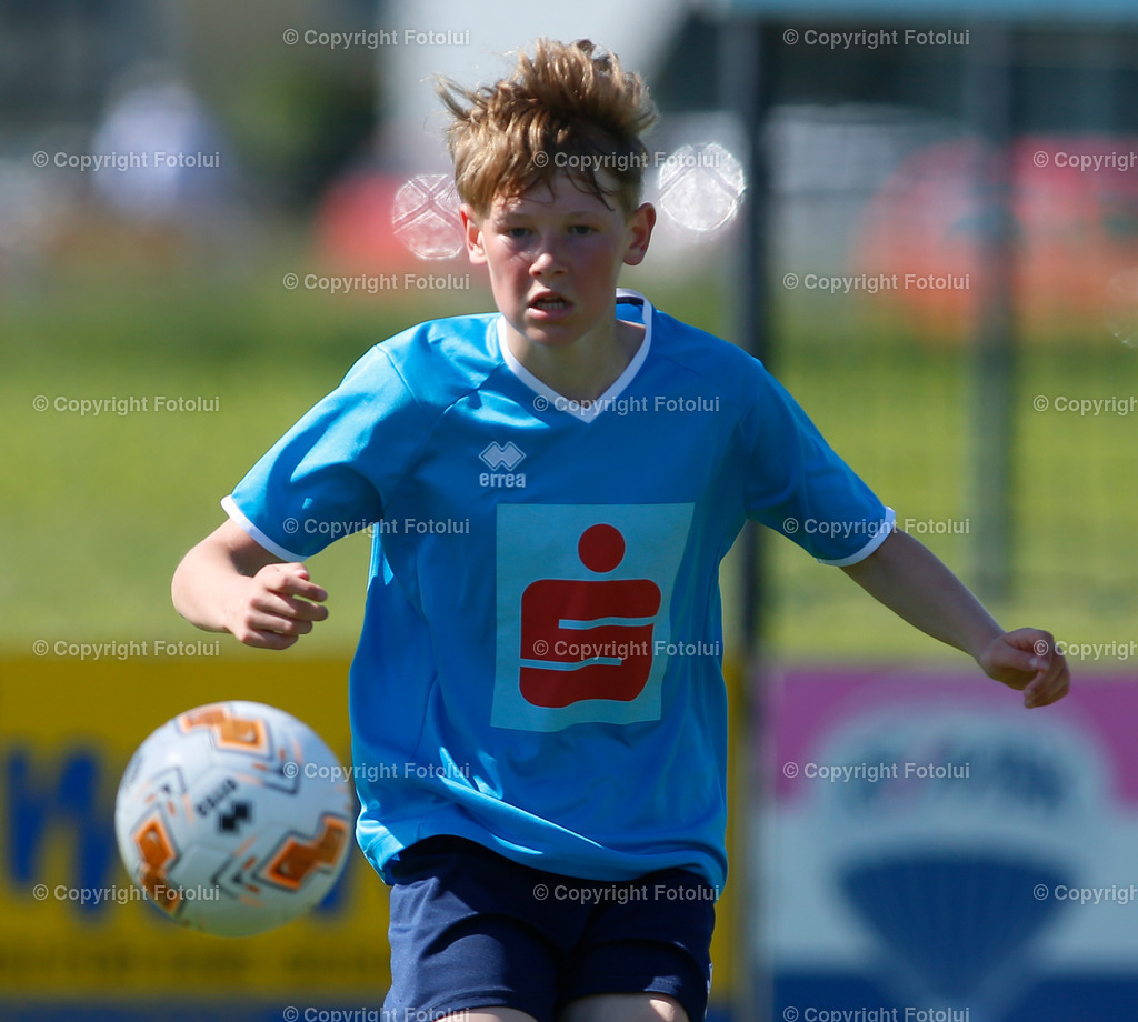 A_LUI_010622_69 | SPORT,FUSSBALL,SPARKASSE SCHUELERLIGA LANDESFINALE 2022 PETTENBACH 01.06.2022 IM BILD: (LAMBACH VIOLETT) UND (ROHRBACH BLAU) FOTO.FOTOLUI