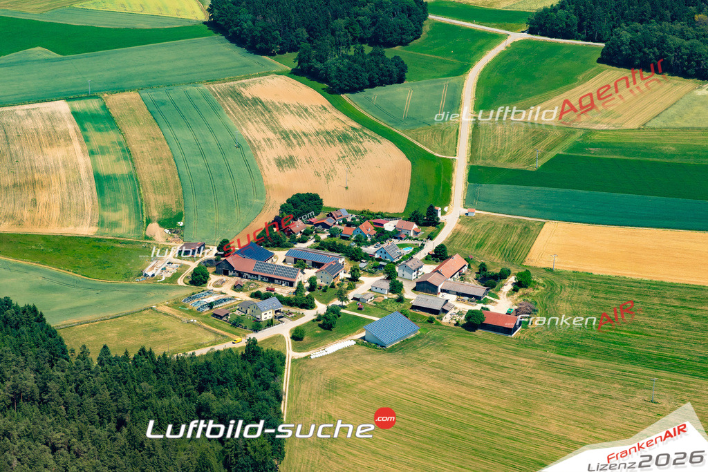 Das Luftbild zeigt : Arnest Hemau - Die Luftaufnahme wurde 2023 vom UL-Flugzeug aus erstellt ( keine Drohne ) - Hochauflösende Luftaufnahme - Für grossformatige Ausdrucke geeignet. Die Geschenkidee !Mit Lizenz und Bildrechte bestellbar