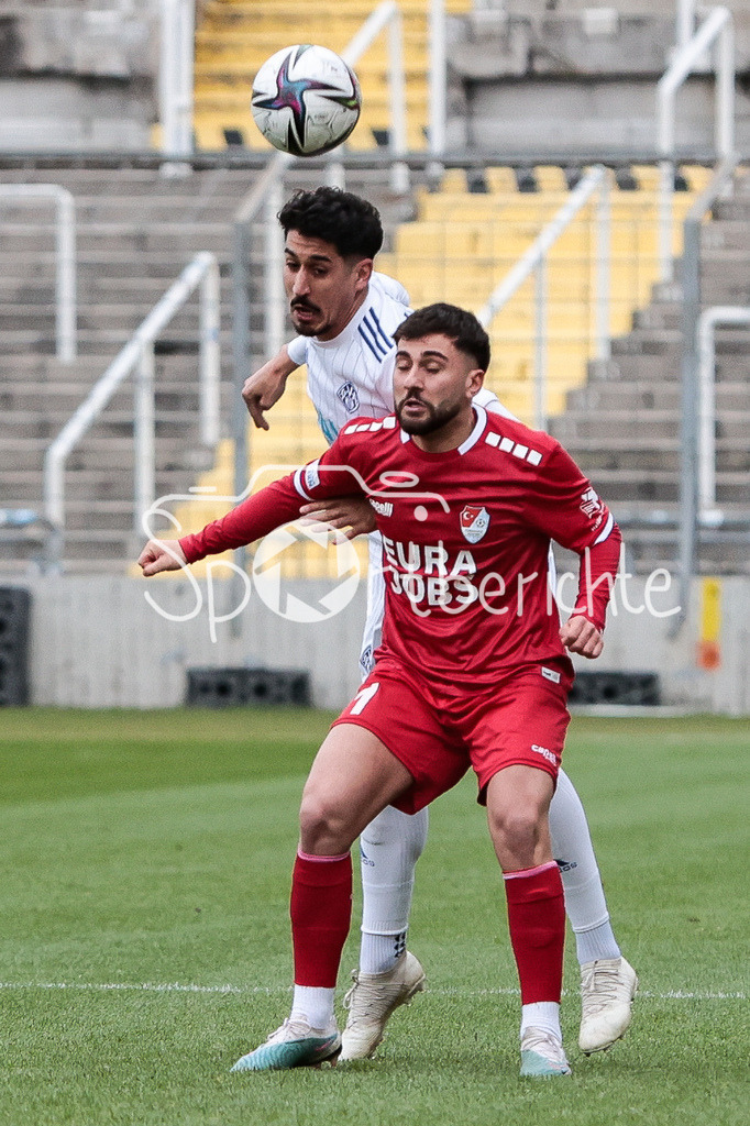 Türkgücü München - SV Viktoria Aschaffenburg | Hamza BOUTAKHRIT (SVVA #22) im Dull mit Mert SAHIN (TGM #21)