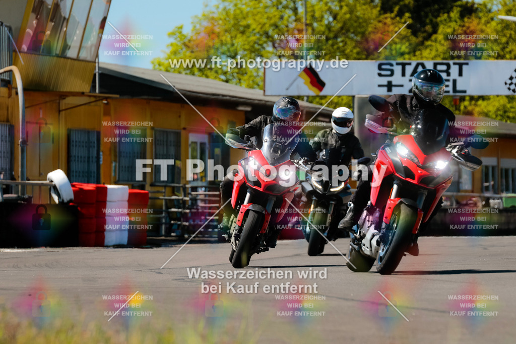 Moto-TeamOBK-22044 | Hier findet Ihr Bilder von Touristenfahrten auf der Nürburgring Nordschleife oder von anderen Veranstaltungen die ich besucht habe. Viel Spass beim Durch Schauen 