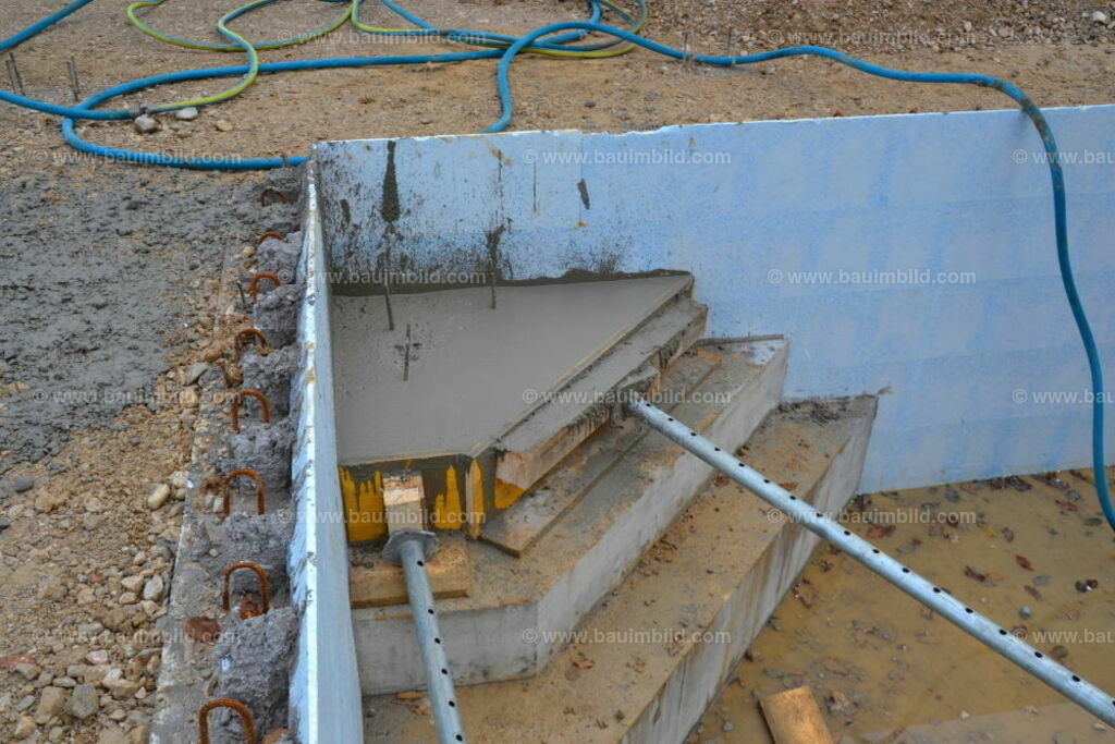 bib-lg04-betonarbeiten-0364 | Nach LV-Leistungsgruppen sortierte Detailfotos über den Bau eines Hauses. Alle Hausbau-Bilder direkt vom Urheber und Autor der Website Haus-Selber-Bauen.com
