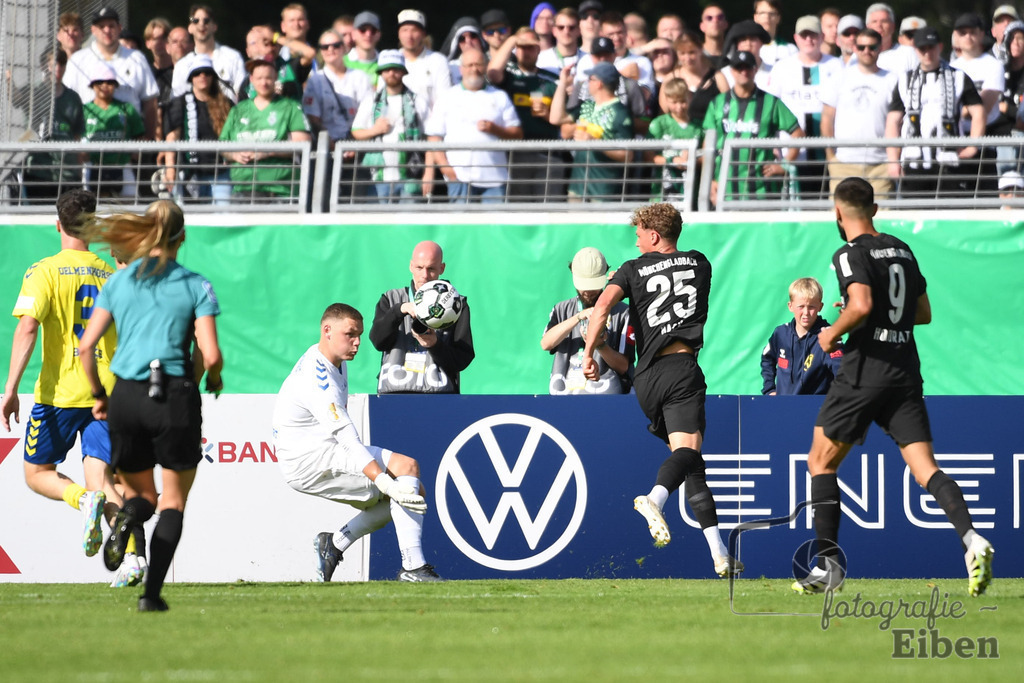 SV Atlas-Delmenhorst-Borussia Mönchengladbach | DFB-Pokal 1. Runde;SV Atlas Delmenhorst (gelb)-Borussia Mönchengladbach (schwarz) am 17.08.2025 in Oldenburg (Marschweg-Stadion), Photo: Philip Eiben 2025 - Realisiert mit Pictrs.com