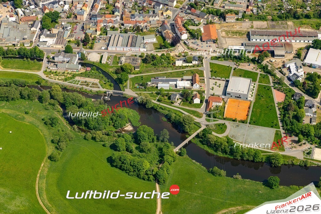 Das Luftbild der Stadt Frankenberg/Sa. wurde 2022 vom Flugzeug heraus erstellt (keine Drohnen-Aufnahmen) Aufnahmehöhe ca.450 Meter- hohe Bildauflösung und Druck-Qualität. Garantiert!