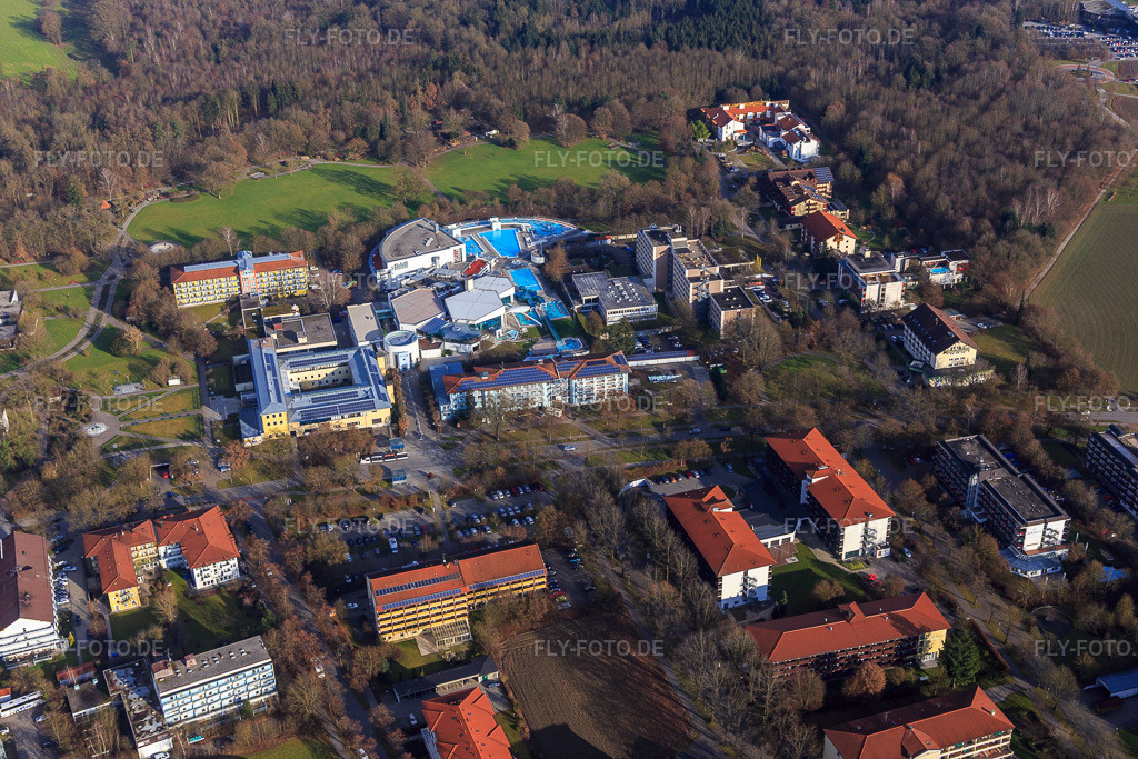 Luftbild: Kurpark am Europa Therme Bad Füssing an der Kurallee mit Klinik Niederbayern an der Paracelsusstraße und Thermenhotel Tannenhof aus Südwesten in Bad Füssing im Bundesland Bayern in Deutschland.Foto: IMG_096088.jpg vom 29.12.2016 durch Werner Riehm/FLY-FOTO.deEuropa Therme Bad Füssing - Die Therme in Bayern für Wellness und SpaKlinik Niederbayern - Reha bei orthopädischen ErkrankungenThermenhotel Tannenhof - Urlaub - Therme - Bad Füssing - Start