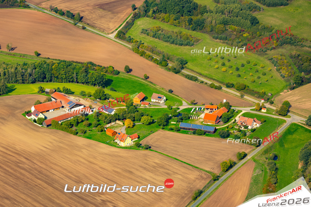 Die Luftaufnahme Legendorf - Schmidgaden wurde 2022 vom Flugzeug aus (keine Drohne) erstellt. Hohe Auflösung -für große Poster und Wandbilder geeignet - Garantiert!