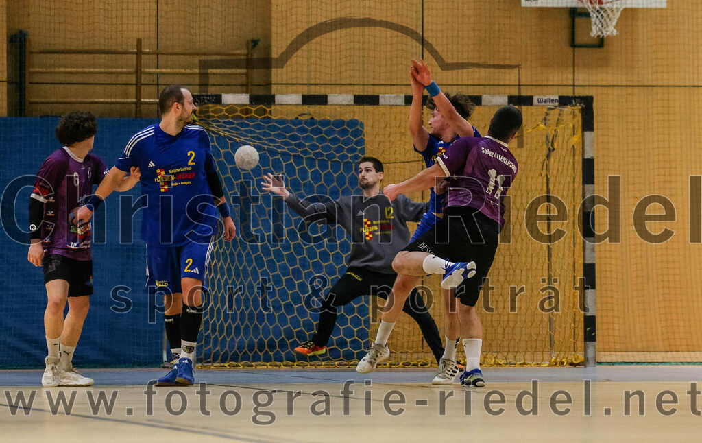 2024-02-24_053_SpVgg_Altenerding_gegen_SSG_Metten | Erding, Deutschland, 24.02.2024:
Handball, Bezirksoberliga Männer 2023 / 2024, 16. Spieltag, SpVgg Altenerding gegen SSG Metten, Endergebnis: 29:24

Jabob Köhler (SpVgg Altenerding, #6), Karel Kveton (SSG Metten, #2), Stefan Kraus (SSG Metten, #12), Christian Loris (SpVgg Altenerding, #11)

Foto: Christian Riedel / fotografie-riedel.net