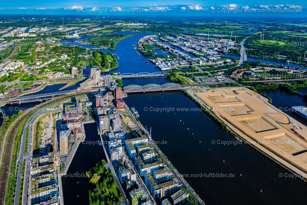 Hamburg_Baakenhafen_Elbtower_Elbbrücken_Hafencity_ELS_8188160625 | HAMBURG 16.06.2025 Baustellen für Wohn- und Geschäftshäuser im Baakenhafen entlang der der Baakenallee in der HafenCity in Hamburg, Deutschland. Weiterführende Informationen bei: AUG. PRIEN Bauunternehmung (GmbH & Co. KG),  BVE Bauverein der Elbgemeinden eG,  Baugenossenschaft Hamburger Wohnen eG,  Johann Daniel Lawaetz-Stiftung,  Richard Ditting GmbH & Co. KG,  bof architekten,  florian krieger - architektur und städtebau gmbh. // Construction sites for residential and commercial buildings in the Baakenhafen along the Baakenallee in HafenCity in Hamburg, Germany. Further information at: AUG. PRIEN Bauunternehmung (GmbH & Co. KG),  BVE Bauverein der Elbgemeinden eG,  Baugenossenschaft Hamburger Wohnen eG,  Johann Daniel Lawaetz-Stiftung,  Richard Ditting GmbH & Co. KG,  bof architekten,  florian krieger - architektur und staedtebau gmbh. Foto: Martin Elsen