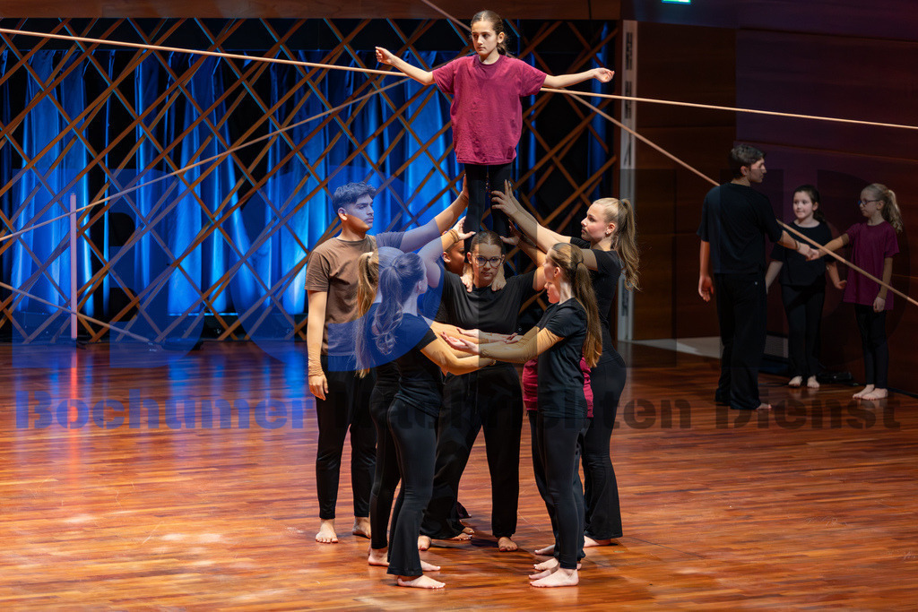 SES_ZWIBOC20250204-40 | bond - Realisiert mit Pictrs.com