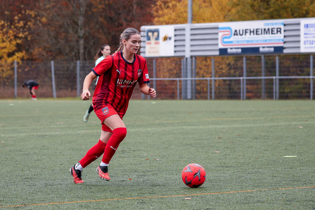 FCHWAS_251102_5065 | 1.FC Heidenheim 1846 II vs. SGM DJK-SV Wasseralfingen/Neuler, Fußball, Frauen, Bezirksliga, 2025/2026, 8. Spieltag, 02.11.2025 in Mergelstetten (Foto: Michael Bulling) - Realisiert mit Pictrs.com