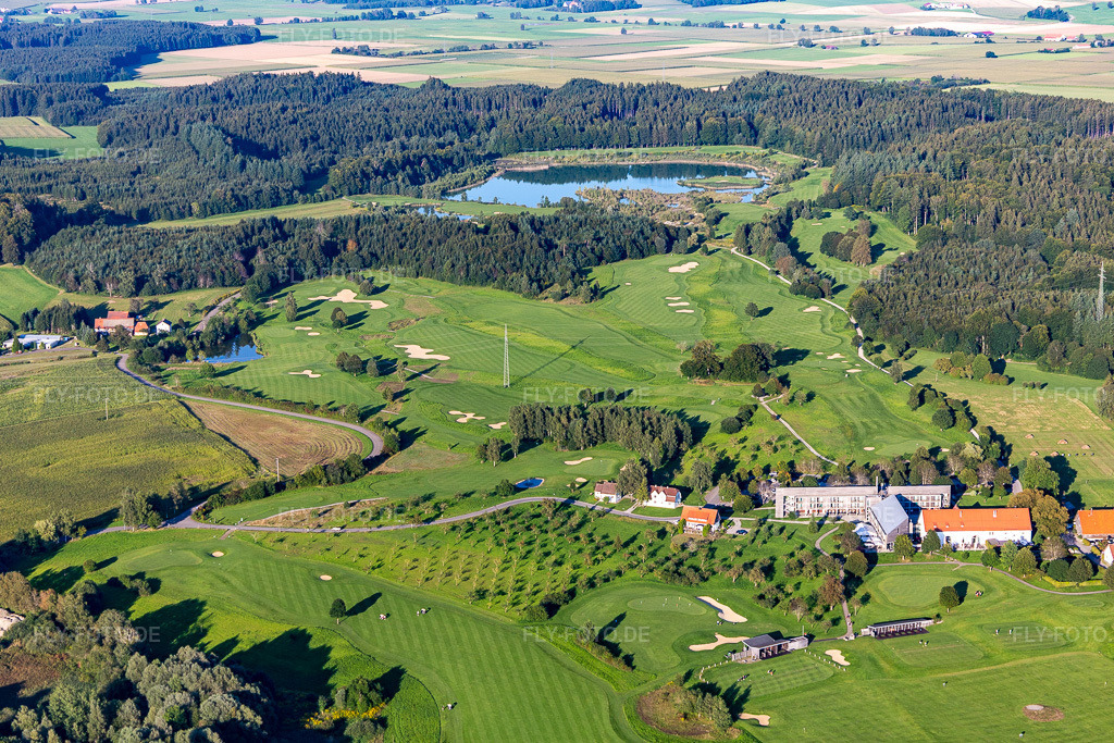 Luftbild: Fürstlichen Golfclubs Oberschwaben e.V im Ortsteil Hopfenweiler in Bad Waldsee im Bundesland Baden-Württemberg in Deutschland. Foto: IMG_128906.jpg vom 03.09.2021 durch Werner Riehm/FLY-FOTO.de