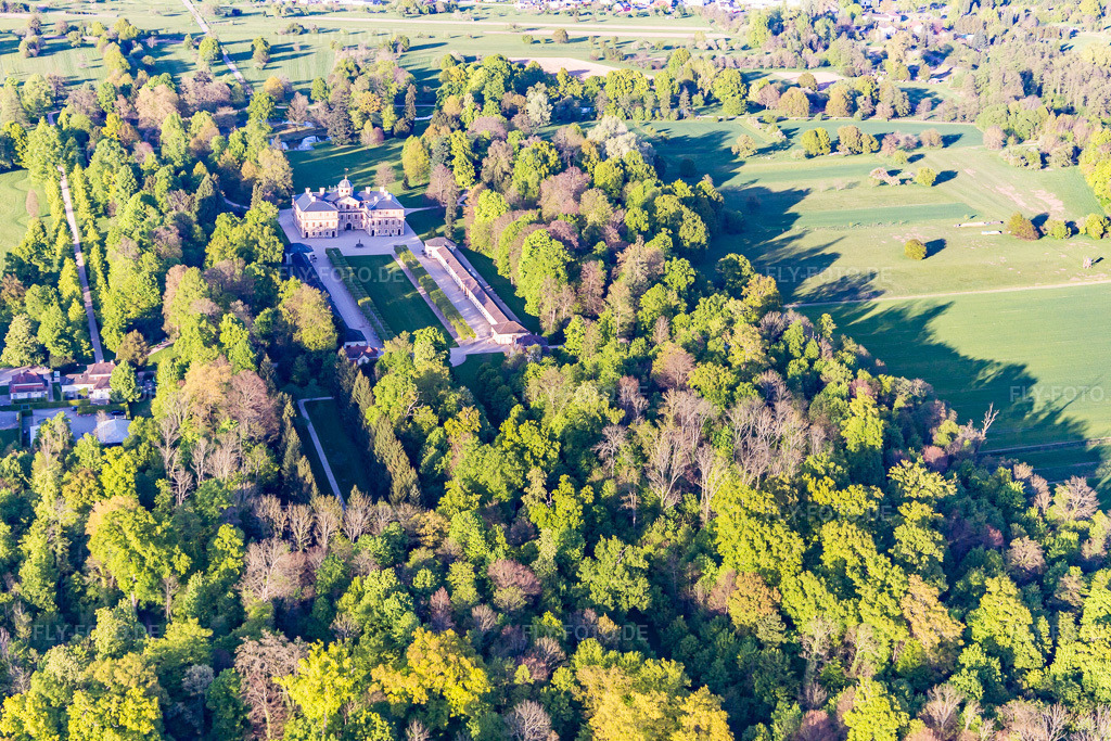 Luftbild: Schloß Favorite bei Förch im Ortsteil Förch in Rastatt im Bundesland Baden-Württemberg in Deutschland. Foto: IMG_099177.jpg vom 23.04.2017 durch Werner Riehm/FLY-FOTO.de