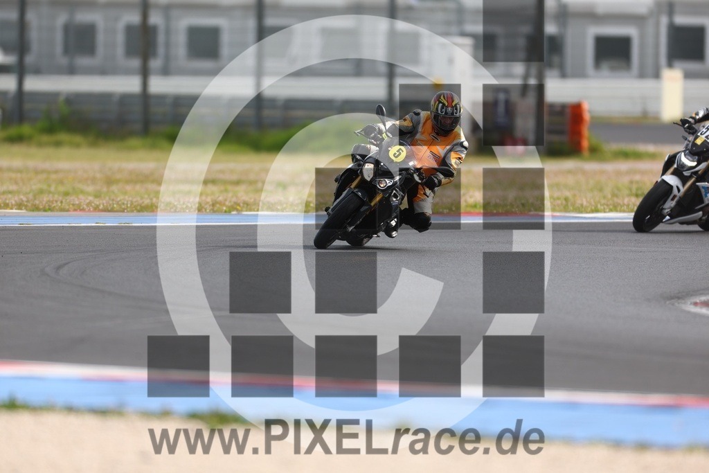 inst05-20260331_00619 | Schöne Erinnerungen an spannende Momente - das festzuhalten ist unser Job. PIXELrace.de ist seit 2003 auf den Rennstrecken Europas unterwegs um die Action draußen beim Fahren und die wunderbare Stimmung imm Fahrerlager für euch einzufangen.