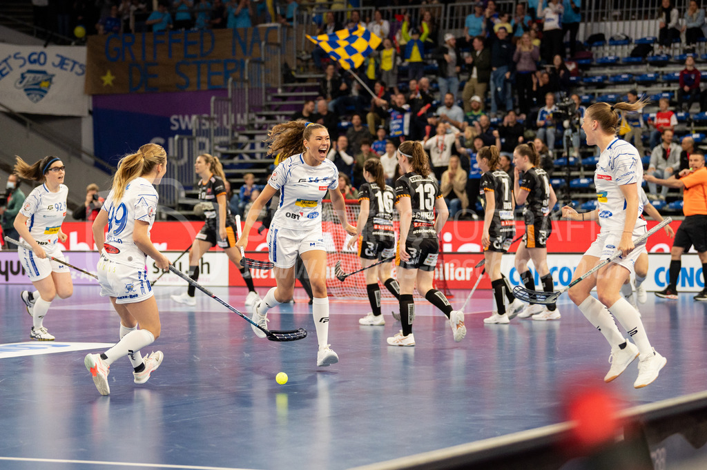 Piranha Chur vs Kloten-Dietlikon Jets - 23. April 2022 | Piranha Chur vs Kloten-Dietlikon Jets
Stimo Arena, Kloten
#56 Philippa Blom (Kloten-Dietlikon Jets) erzielt das 0:2.
Bild: Sportfotografie Markus Aeschimann | www.markus-aeschimann.ch - Realisiert mit Pictrs.com