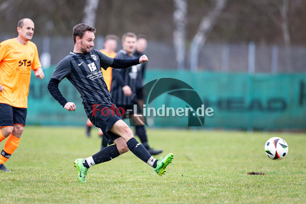 SV Polling II gegen SG SV Eberfing/SV Söchering | Fußball A-Klasse Herren Oberbayern Zugspitze Gruppe 5 2024/25, SV Polling II gegen SG SV Eberfing/SV Söchering, 20250330,Michael SCHWINGHAMMER (SV Polling II 17) am Ball,2025-03-30 in Polling (Sportplatz Polling), Michael SCHWINGHAMMER (SV Polling II 17)Copyright: WolfgangxLindner www.foto-lindner.de
