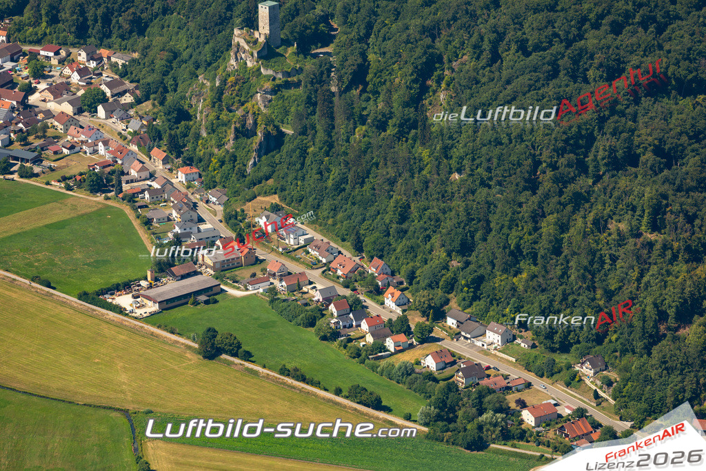 Aktuelles Luftbild von  Wellheim - Die Luftaufnahme wurde 2022 mittels UL-Flugzeug erstellt ( keine Drohne ) - hochauflösende Kamera-Systeme von  Canon -Beste Qualität - Für grossformatige Ausdrucke geeignet. Die Geschenkidee !