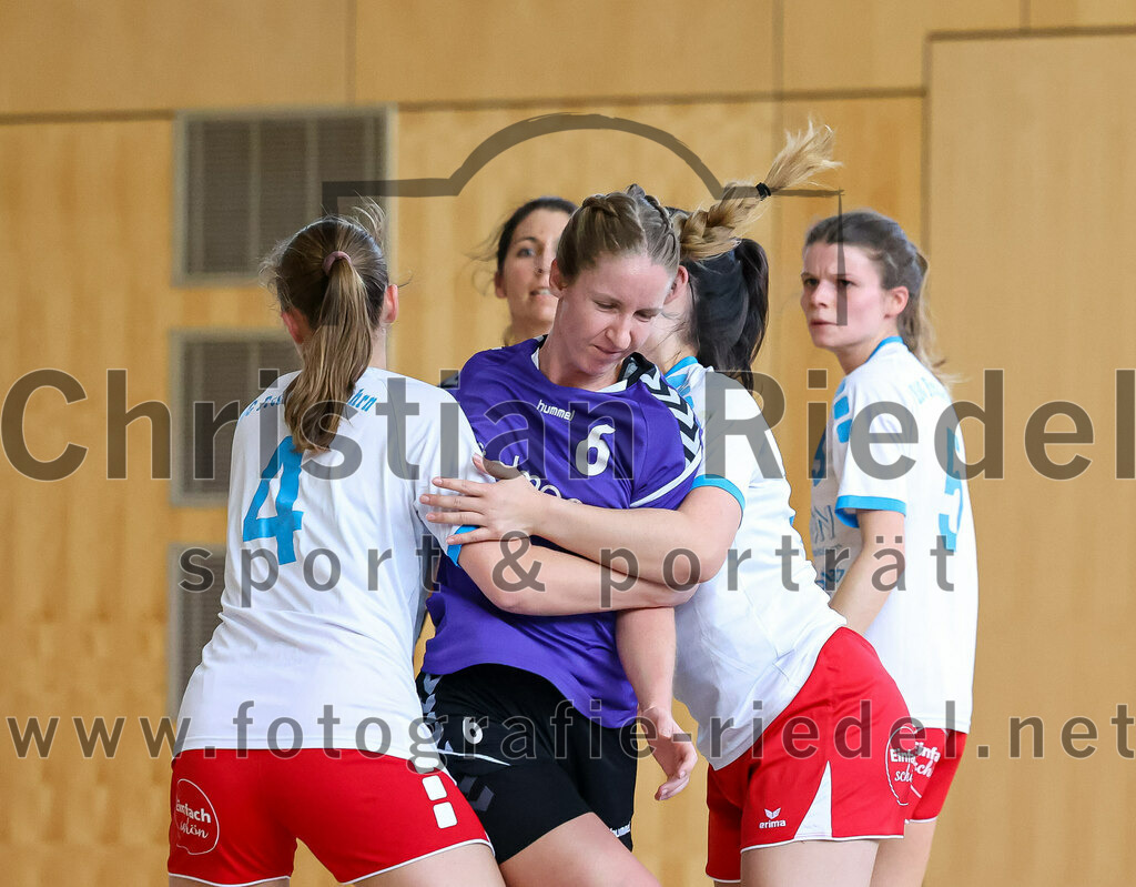 2023-03-18_055_SpVgg_Altenerding_II_gegen_HSG_Freising-Neufahrn_II | Erding, Deutschland, 18.03.2023:
Handball, Bezirksliga Frauen Altbayern 2022 / 2023, 14. Spieltag, SpVgg Altenerding II gegen HSG Freising-Neufahrn II, Endergebnis: 25:27

Sofia Knecht (HSG Freising-Neufahrn, #4), Sylvia Heider (SpVgg Altenerding, #8), 

Foto: Christian Riedel / fotografie-riedel.net