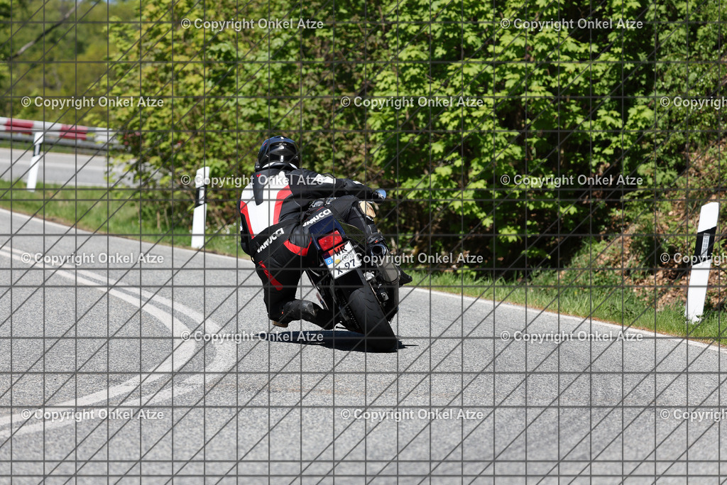 IMG_9584 | Fotograf am Kyffhäuser. Onkel Atze. Kyffhäuser Rennstrecke. Café36. Motorsportfotografie. - Realisiert mit Pictrs.com