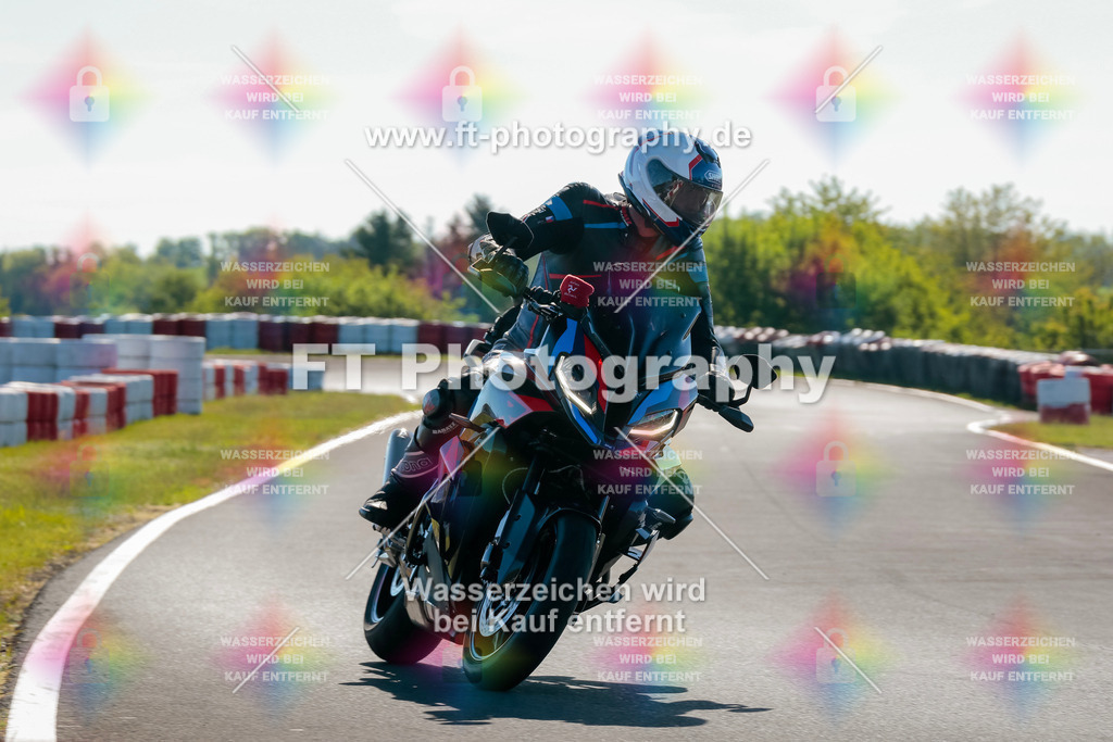 Moto-TeamOBK-21156 | Hier findet Ihr Bilder von Touristenfahrten auf der Nürburgring Nordschleife oder von anderen Veranstaltungen die ich besucht habe. Viel Spass beim Durch Schauen 