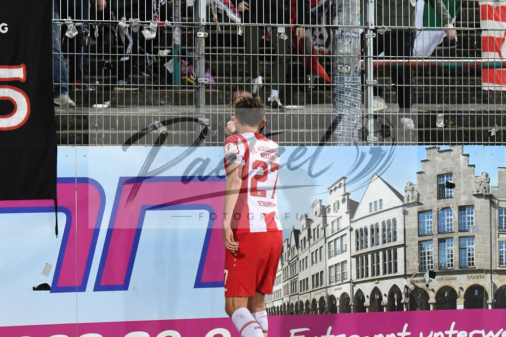 20200214_SCPFWK_0106 | Fussball, Herren: Sebastian Schuppan (FC Wuerzburger Kickers) schaut waehrend des Spiels der 3. Liga zwischen SC Preussen Muenster und FC Wuerzburger Kickers im Preussenstadion am 14.02.2020 in Muenster, Deutschland.DFB / DFL REGULATIONS PROHIBIT ANY USE OF PHOTOGRAPHS AS IMAGE SEQUENCES AND/OR QUASI-VIDEO. - Realisiert mit Pictrs.com