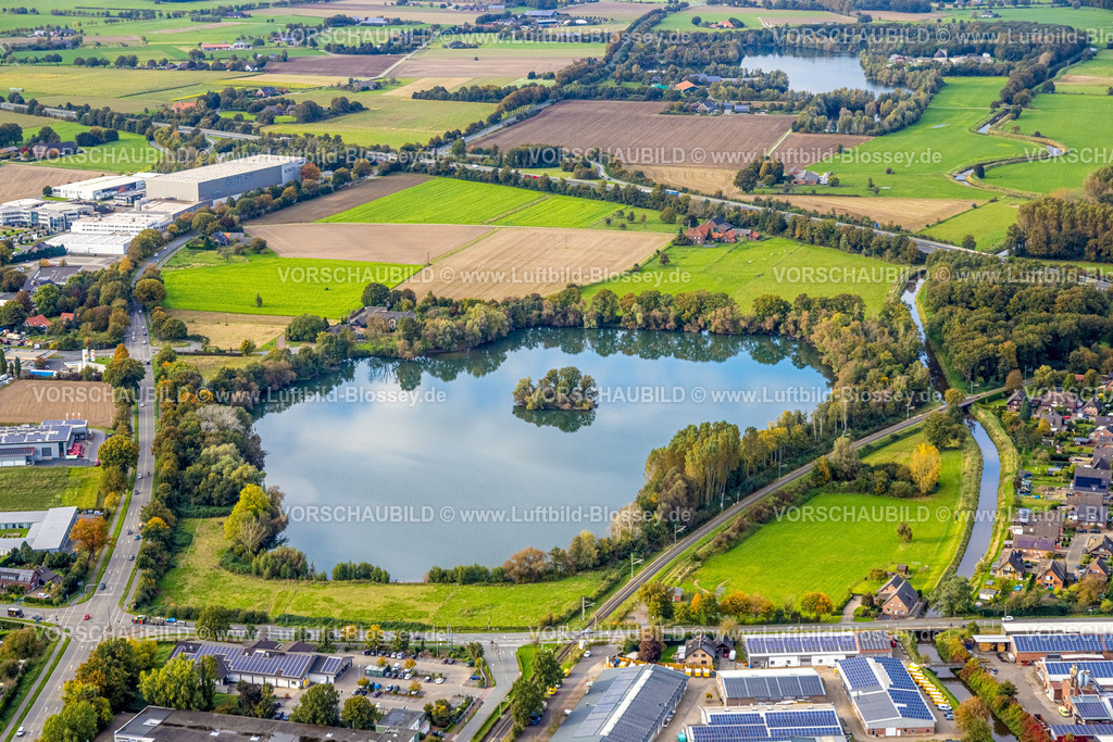 Hamminkeln241010856 | Luftbild, Weikensee und kleine Insel im See, Fluss Issel zum Baggersee Römerlast, Hamminkeln, Niederrhein, Nordrhein-Westfalen, Deutschland