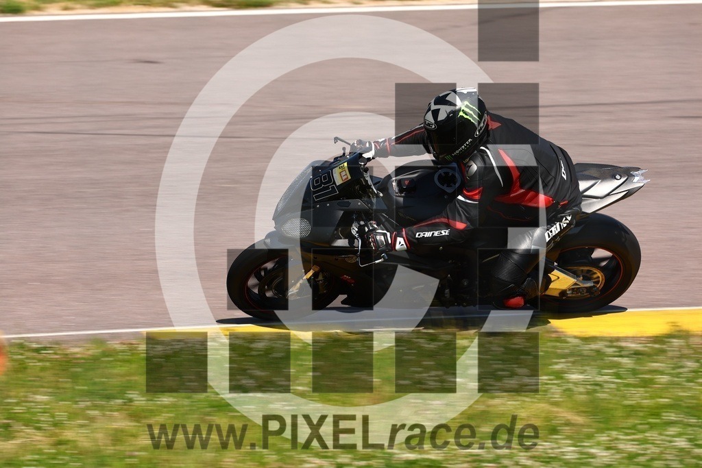 0081-20250619_03300 | Schöne Erinnerungen an spannende Momente - das festzuhalten ist unser Job. PIXELrace.de ist seit 2003 auf den Rennstrecken Europas unterwegs um die Action draußen beim Fahren und die wunderbare Stimmung imm Fahrerlager für euch einzufangen.