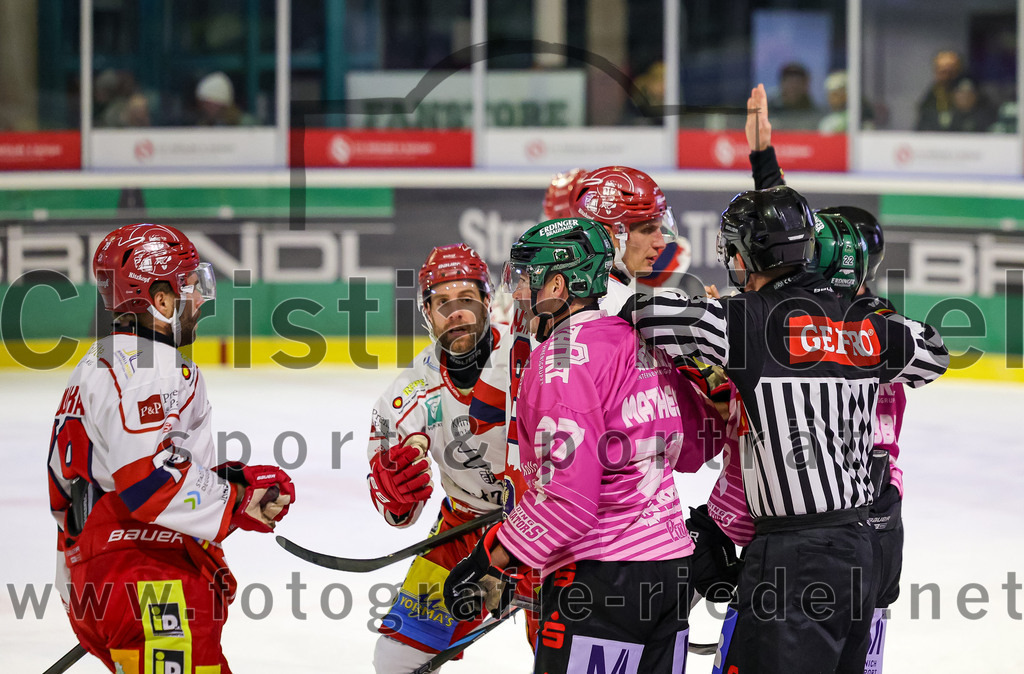2025-10-24_145_TSV_Erding_gegen_Deggendorfer_SC | Erding, Deutschland, 24.10.2025:Eishockey, Oberliga Süd 2025 / 2026, 11. Spieltag, TSV Erding gegen Deggendorfer SC, Endergebnis: 2:4Thomas Matheson (Erding Gladiators, #37)Foto: Christian Riedel / fotografie-riedel.net