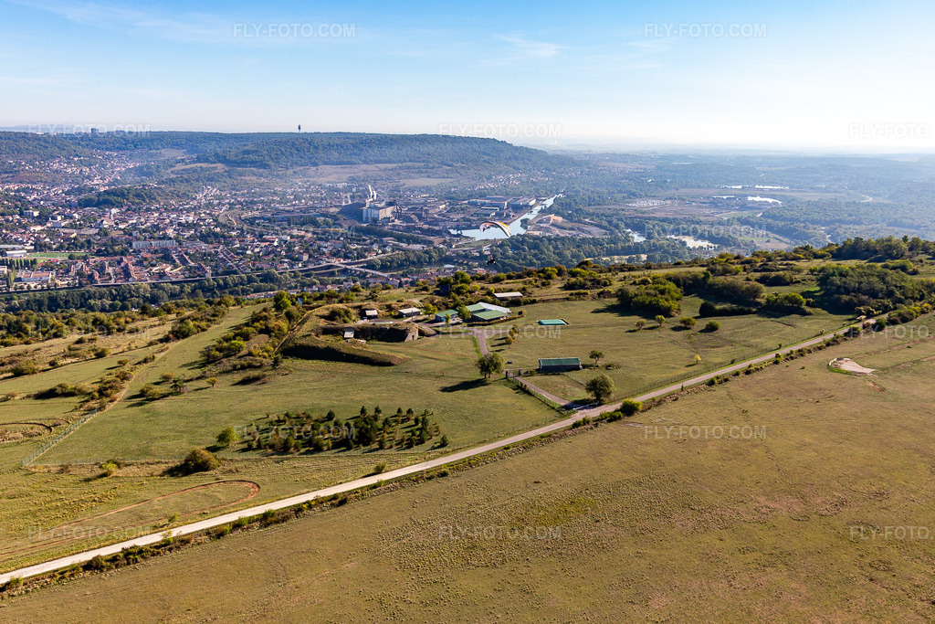 Aerial view: View of the town in Pont-Saint-Vincent in the state Meurthe et Moselle, France. – Photo: IMG_118279.jpg taken on 09/15/2019 by Werner Riehm/FLY-FOTO.com – Resolution of the original: 5111 x 3407 px