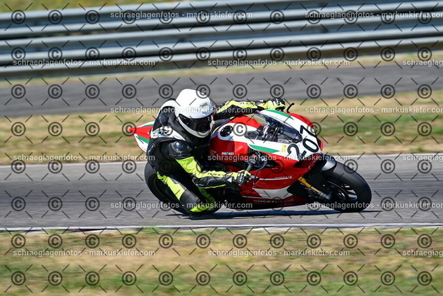 26bt04-0616 | markuskiefer.com - Realisiert mit Pictrs.com