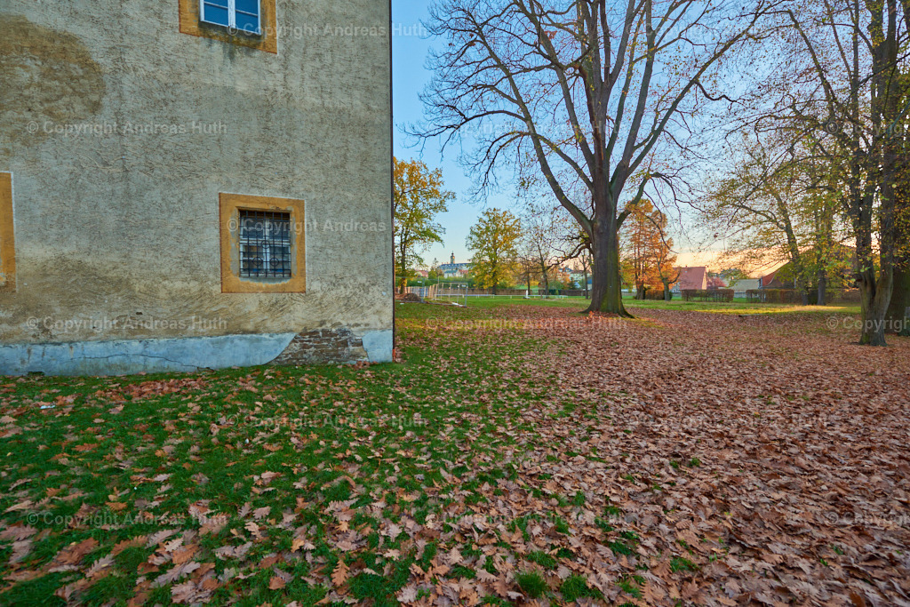 Blick vom Alten Renaissance-Jagdschloss zum Schloss Hubertusburg | Bedeutsame Landschaften Deutschlands - Realisiert mit Pictrs.com