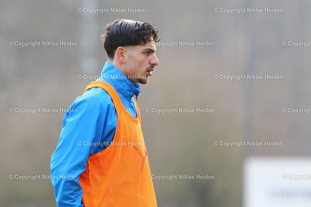 NH_HolsteinKielU19_BlumenthalerSVU19_U19DFBNachwuchsliga_08022025 | #8 Burak Asik (Holstein Kiel U19)Fußball I Junioren I U19 DFB-Nachwuchsliga I Saison 2024-2025 I Hauptrunde Liga B, Gruppa A, 2. Spieltag I Holstein Kiel U19 - Blumenthaler SV U19 I 08.02.2025 I Citti-Fußballpark