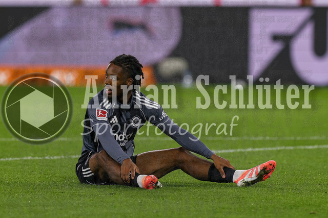 Borussia Mönchengladbach vs Eintracht Frankfurt - Bundesliga  | Mönchengladbach, Deutschland, 27.09.25:   Elye Wahi (Eintracht Frankfurt) schaut waehrend des Spiels der Bundesliga zwischen Borussia Mönchengladbach vs Eintracht Frankfurt im Stadion im Borussia Park(Foto von Brauer-Fotoagentur / Adrian Schlueter)
