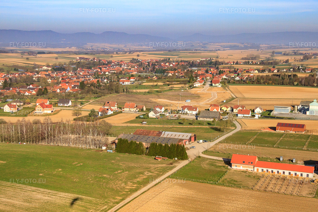Vue aérienne: Centre équestre de Seebach à Seebach dans le département Bas Rhin, France – .Photo: IMG_62689.jpg prise le 09/03/2014 par Werner Riehm/FLY-FOTO.eu – Résolution de l'original: 4409 x 2939 px