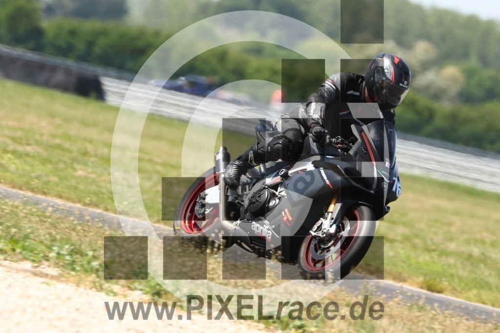 0076-20250620_10686 | Schöne Erinnerungen an spannende Momente - das festzuhalten ist unser Job. PIXELrace.de ist seit 2003 auf den Rennstrecken Europas unterwegs um die Action draußen beim Fahren und die wunderbare Stimmung imm Fahrerlager für euch einzufangen.