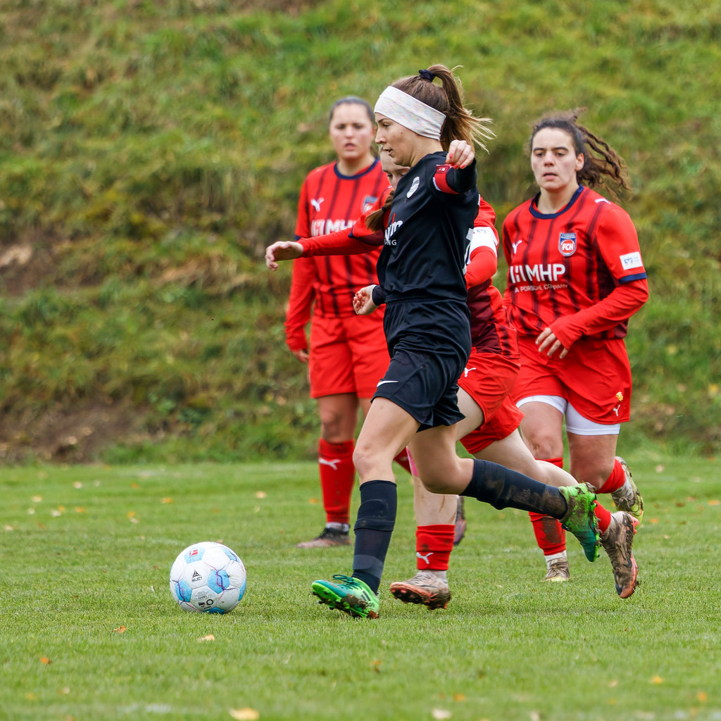HOHFCH_251109_7879 | 1.FC Heidenheim 1846 II vs. GAST, Fußball, Frauen, Bezirksliga, 2025/2026, X. Spieltag, 03.10.2025 in Heidenheim, Kunstrasen b. Voith-Arena West(Foto: Michael Bulling) - Realisiert mit Pictrs.com