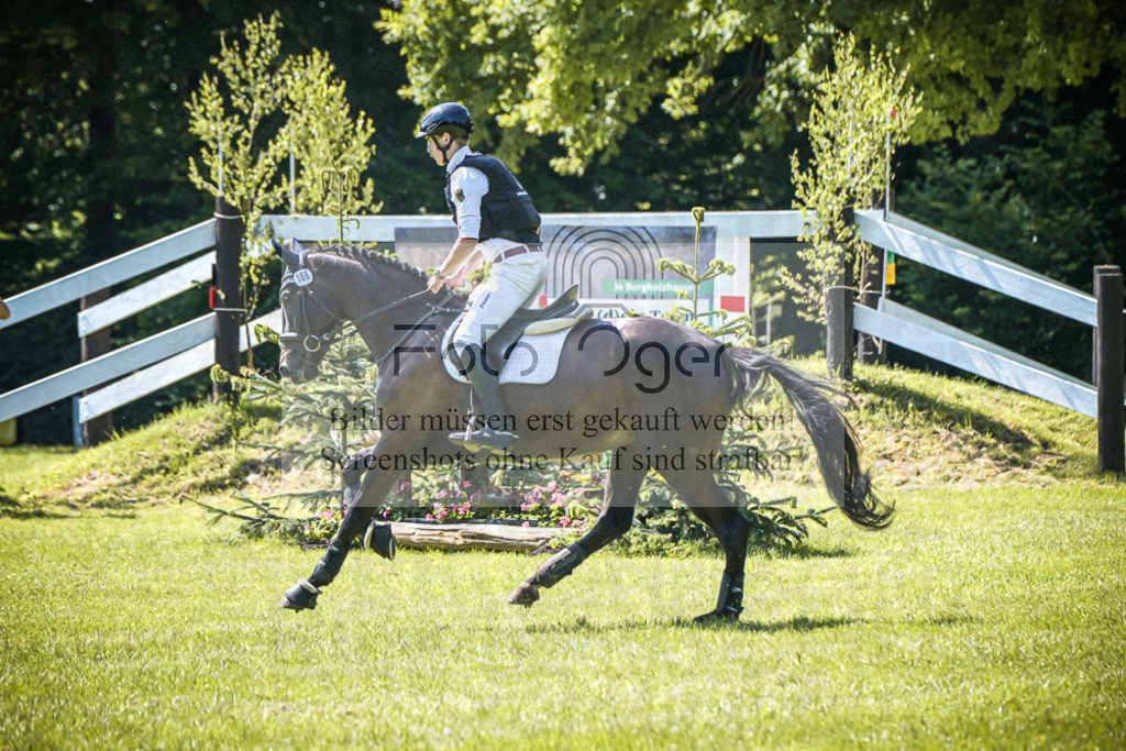 DOS_4860 | Entdecke hochwertige Reitturnierfotos von Foto Oger. Professionell, emotional und authentisch – jetzt Lieblingsmomente im Shop bestellen.Deutschlandweite Turnierfotografie. - Realisiert mit Pictrs.com