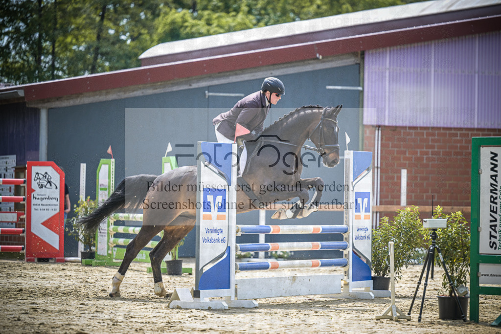 DOS_0321 | Entdecke hochwertige Reitturnierfotos von Foto Oger. Professionell, emotional und authentisch – jetzt Lieblingsmomente im Shop bestellen.Deutschlandweite Turnierfotografie. - Realisiert mit Pictrs.com