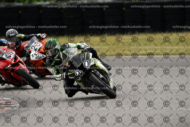 25bt02-1501 | markuskiefer.com - Realisiert mit Pictrs.com