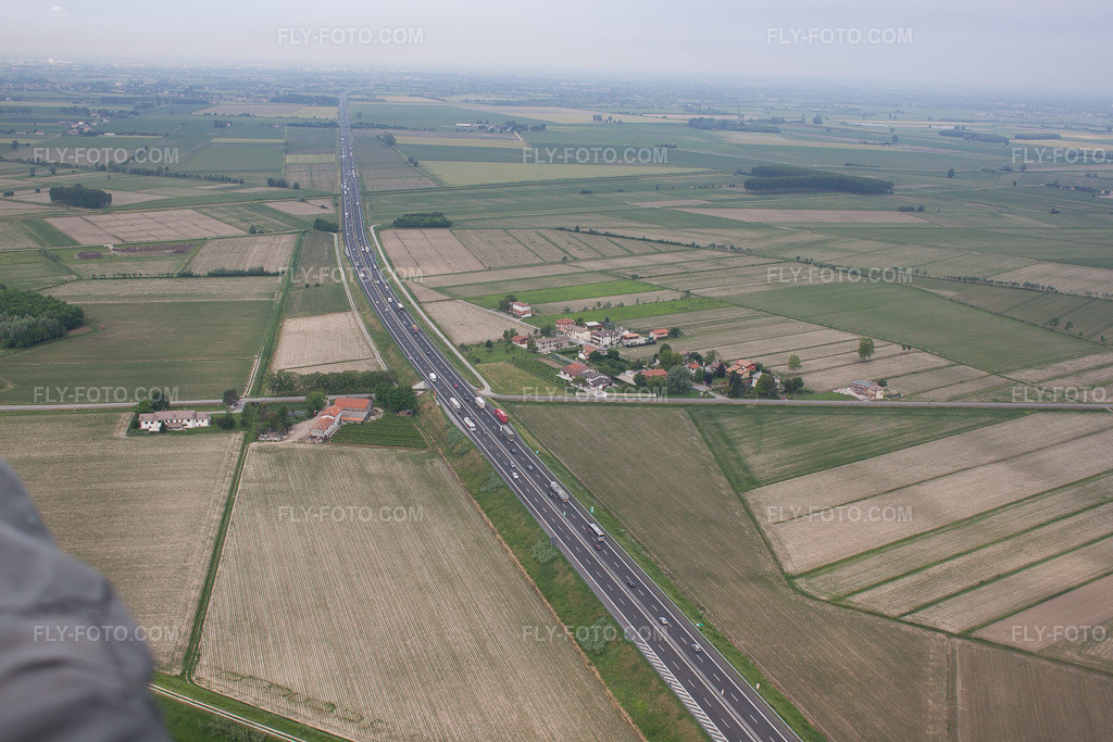 Aerial view: View of the town in Malafesia in the state Veneto, Italy. – Photo: IMG_50226.jpg taken on 06/07/2012 by Werner Riehm/FLY-FOTO.com – Resolution of the original: 4752 x 3168 px
