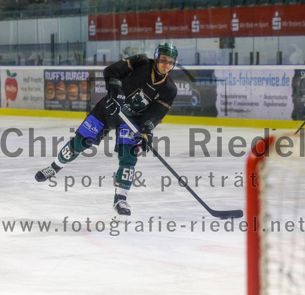 2025-12-28_010_TSV_Erding_gegen_onesto_Tigers_Bayreuth | Erding, Deutschland, 28.12.2025:Eishockey, Oberliga Süd 2025 / 2026, 31. Spieltag, TSV Erding gegen onesto Tigers Bayreuth, Endergebnis: 6:5 n.V.Paul Pfenninger (Erding Gladiators, #58)Foto: Christian Riedel / fotografie-riedel.net