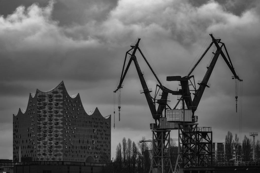 2025_03_12_HH-LANDUNGSBRUECKEN+HOLZHAFEN_MCP6388 sw | Hochwertig gedruckte Fotografien für die Wand, als Kalender und zum Verschenken. Hamburg & Norddeutschland und überall wo ich mit der Kamera unterwegs war.